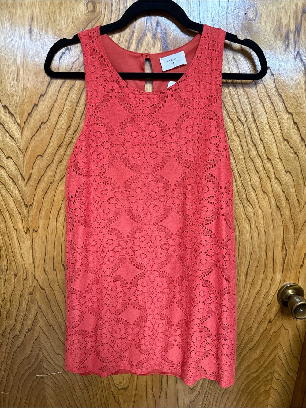 Everly Coral Lace Sleeveless Shift Dress Small